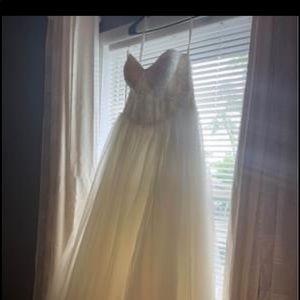 David’s Bridal Sweetheart Strapless Tulle Ballgown.